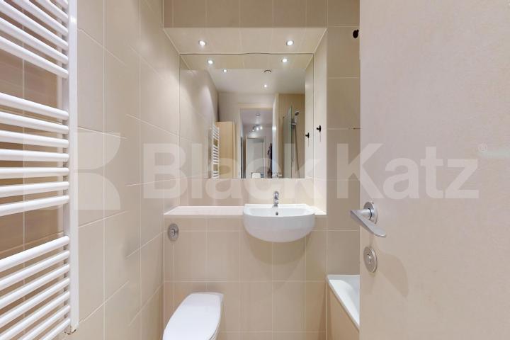Flooded with natural light with 24 Hour Concierge & balcony South Central Steedman Street, Elephant and Castle